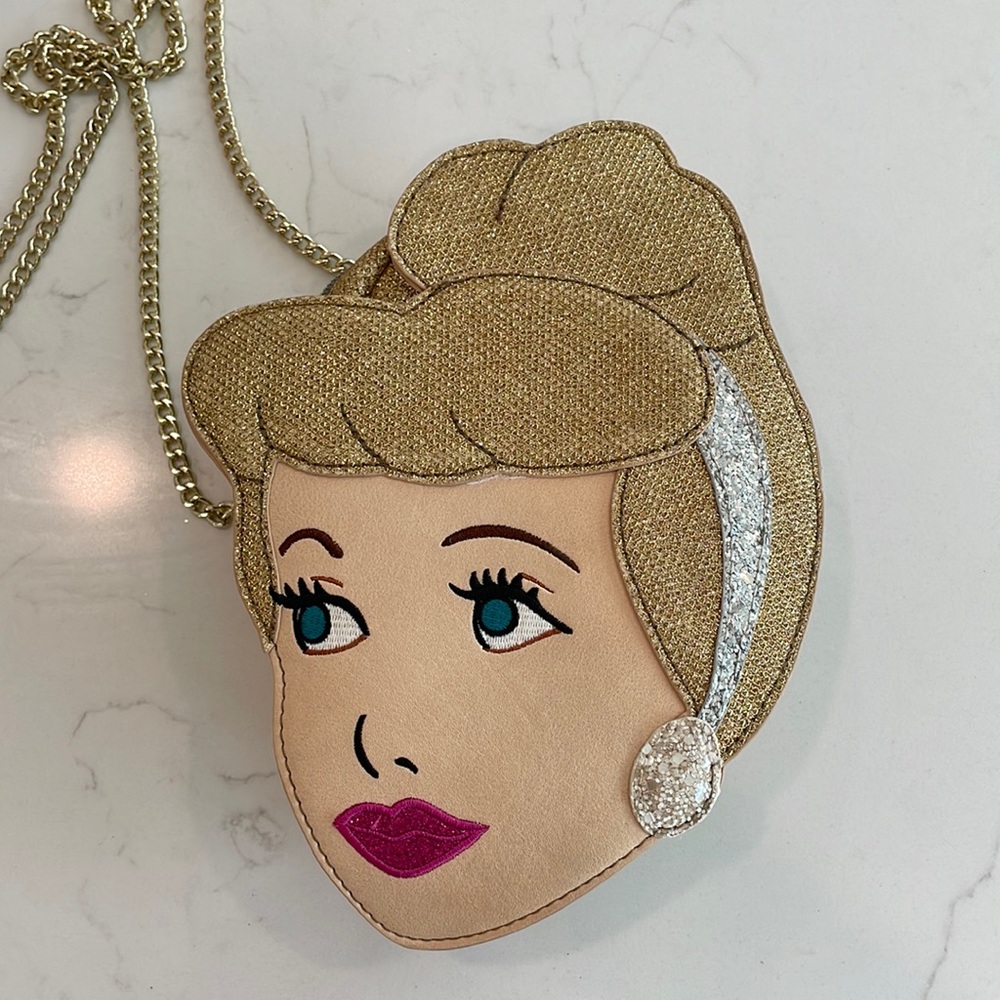 Cinderella Danielle Nicole crossbody bag!